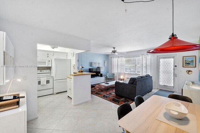 Building Photo - 143 Oakridge J