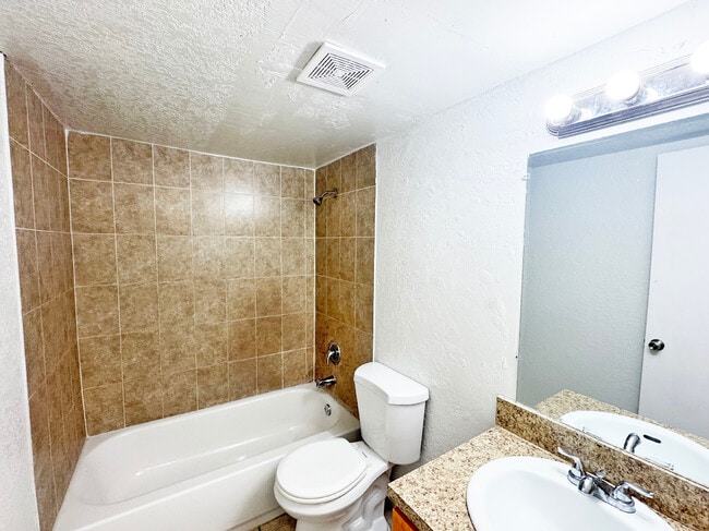Building Photo - 4501 Treehouse Ln