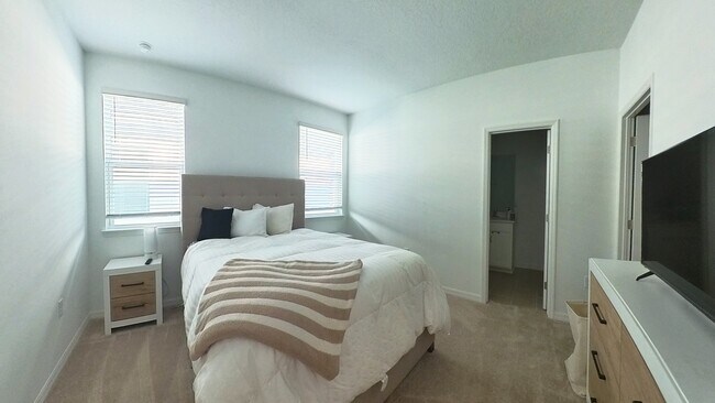 Building Photo - 554 Orient Ave