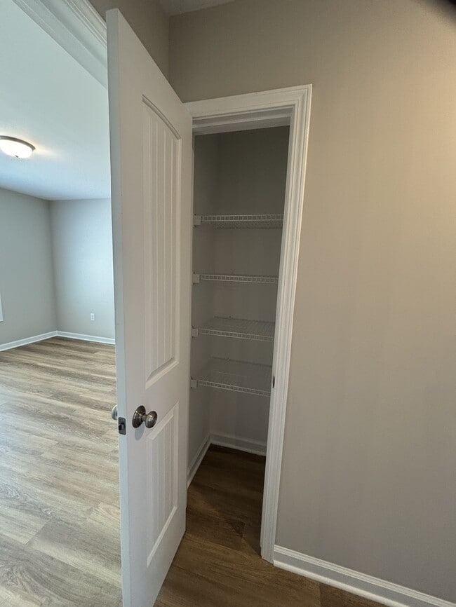 Building Photo - 102 Bradfield Cir