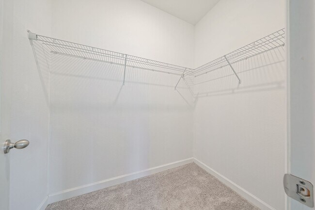 Building Photo - Beautiful Home 3/2/2 Home