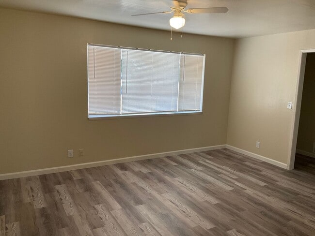 Building Photo - APPLY NOW!!!!