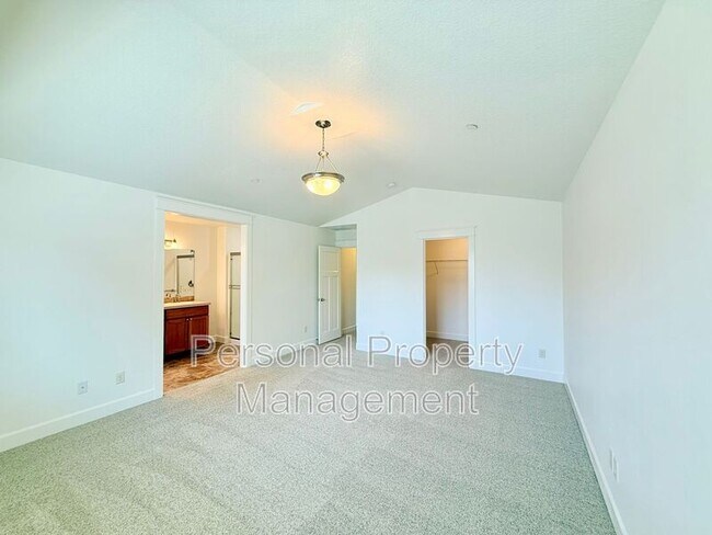 Building Photo - 3326 NW 47th Dr