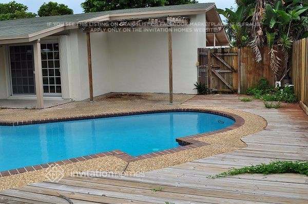 Building Photo - 1755 SW 37th Way