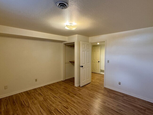 Building Photo - 201 Grandview Way