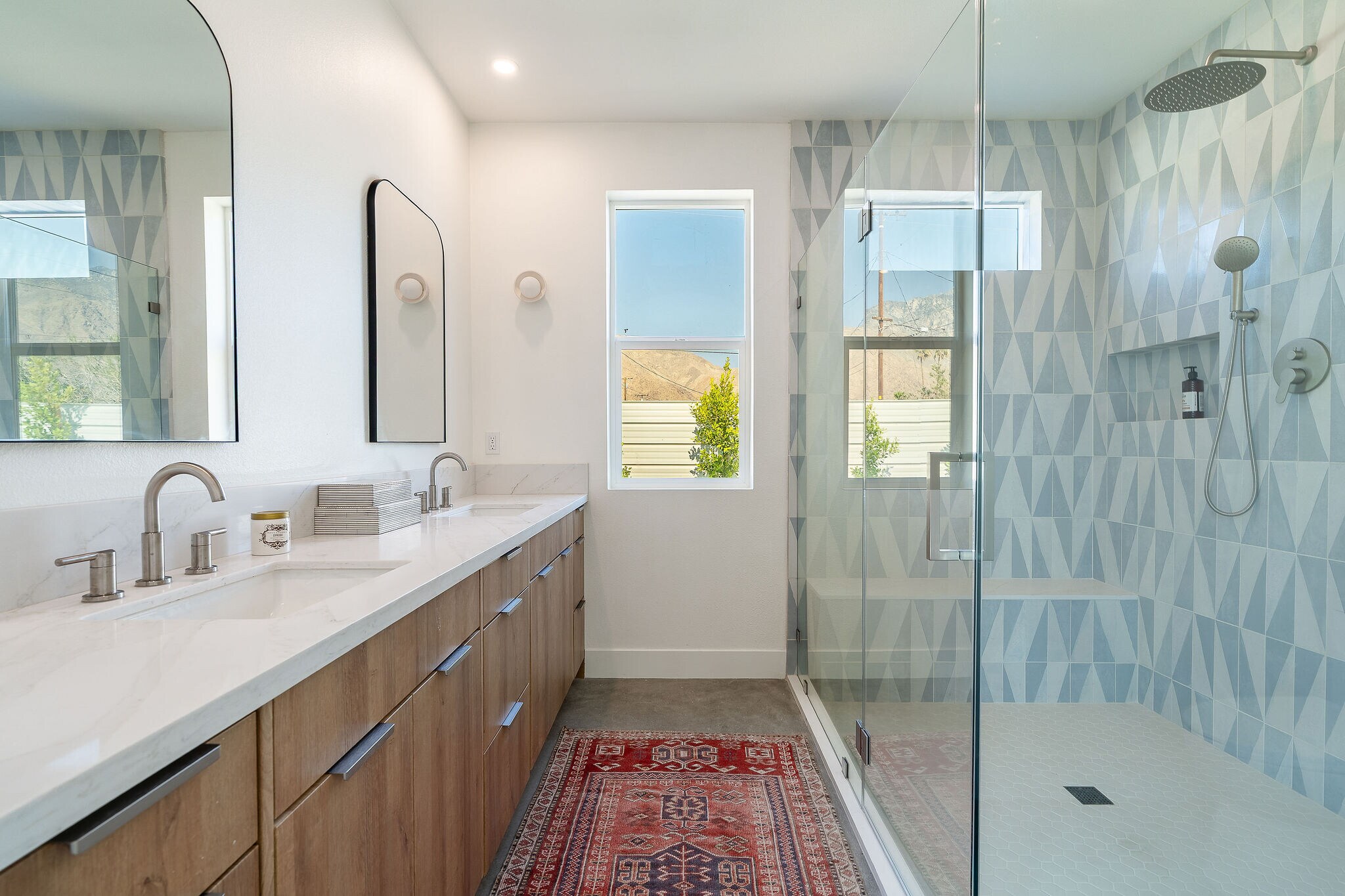 Building Photo - 361 W Sunview Ave