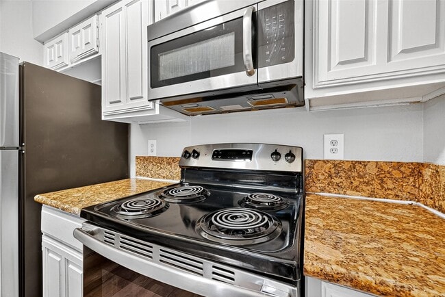 Building Photo - 2110 Wilcrest Dr