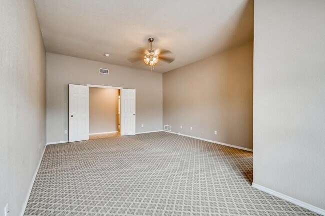 Building Photo - 5930 River Bend Dr
