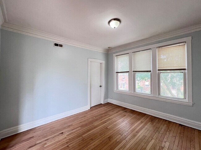 Building Photo - 8856 S Lowe Ave