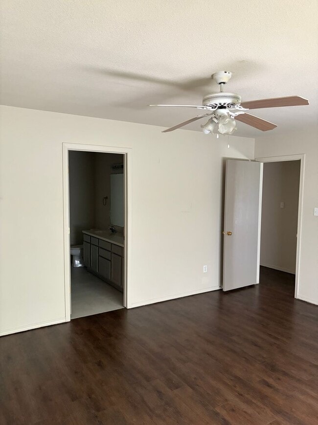 Building Photo - 1075 Grinnel Cir