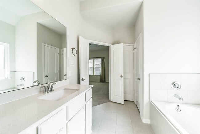 Building Photo - 13030 Laura Lake Dr