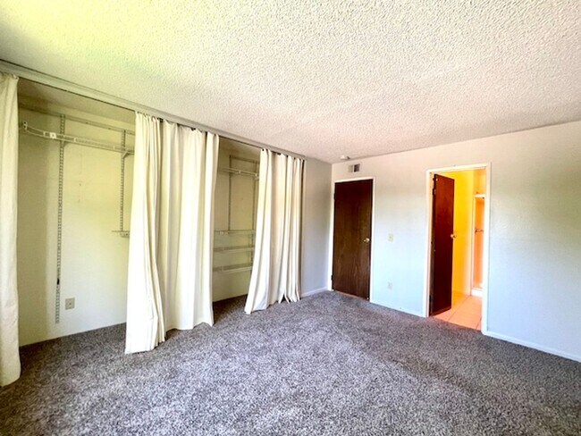 Building Photo - 2-Bedroom in Woodside Condos