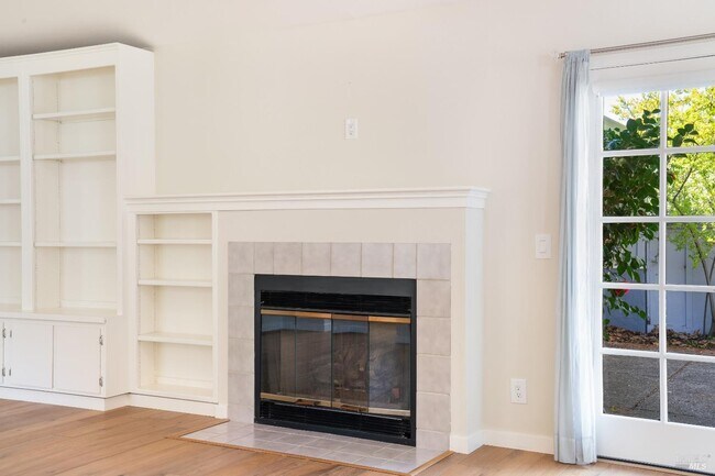 Building Photo - 1100 Princeton Dr