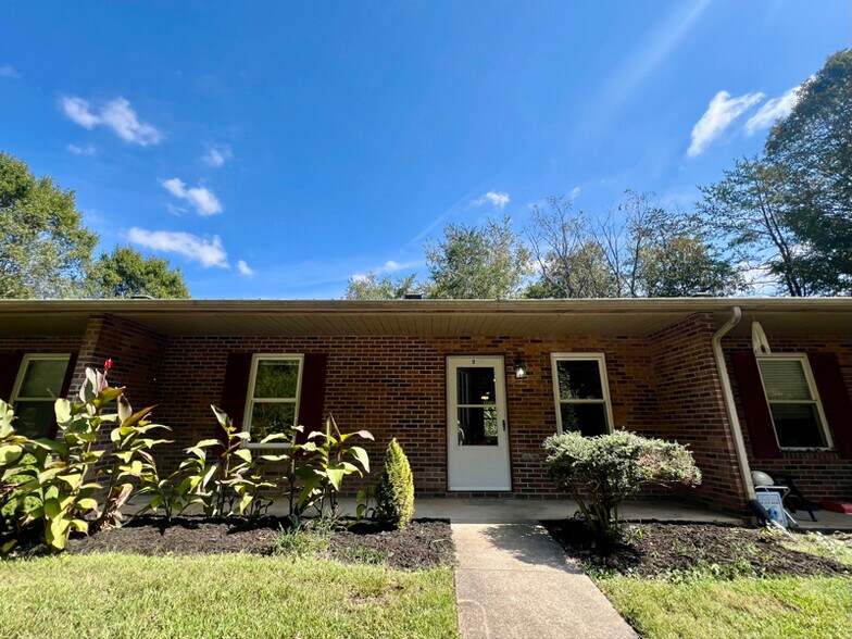 Building Photo - 1402 Hicks Rd