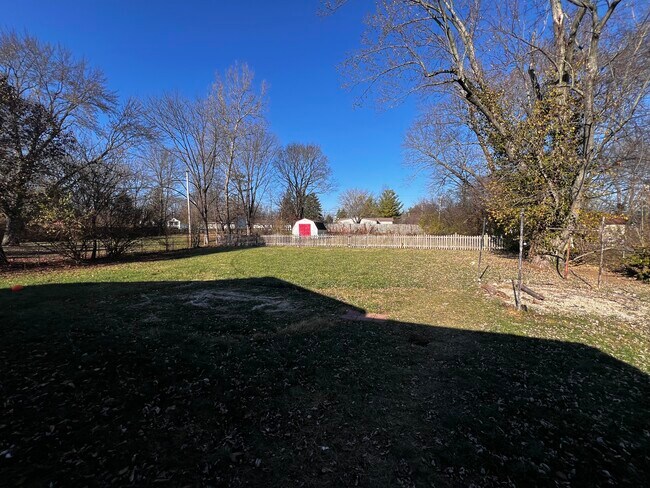 Building Photo - 3886 Knollwood Dr