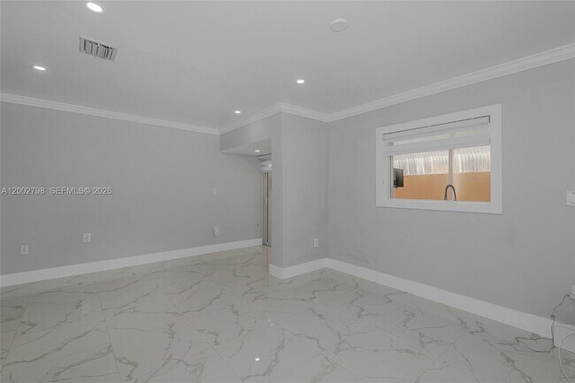 Building Photo - 6325 SW 138th Ct