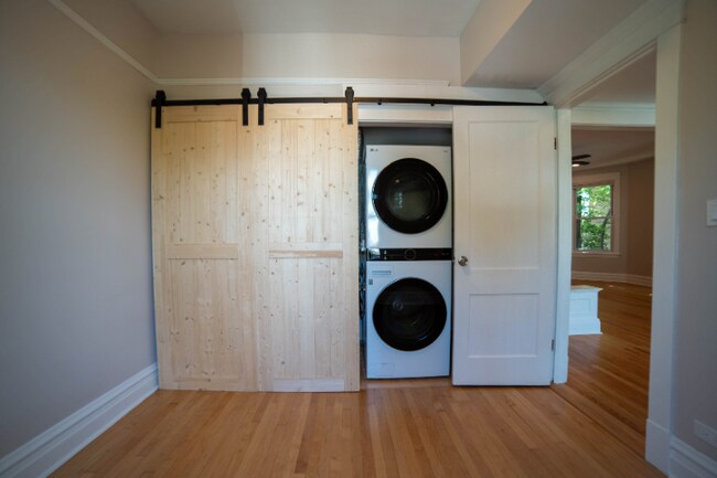 Building Photo - 2923 N Whipple St