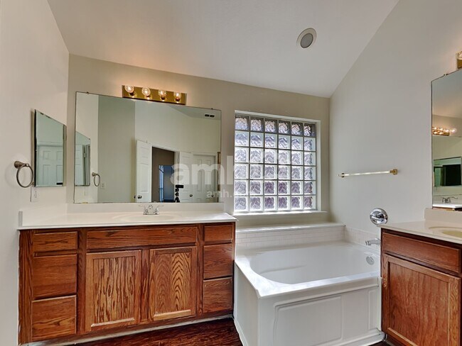 Building Photo - 2814 Cheshire Way