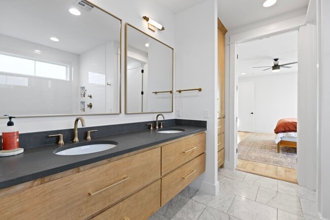 Building Photo - Luxury Rental in the Heart of the Rose District