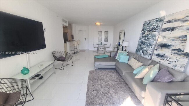 Building Photo - 1500 Bay Rd