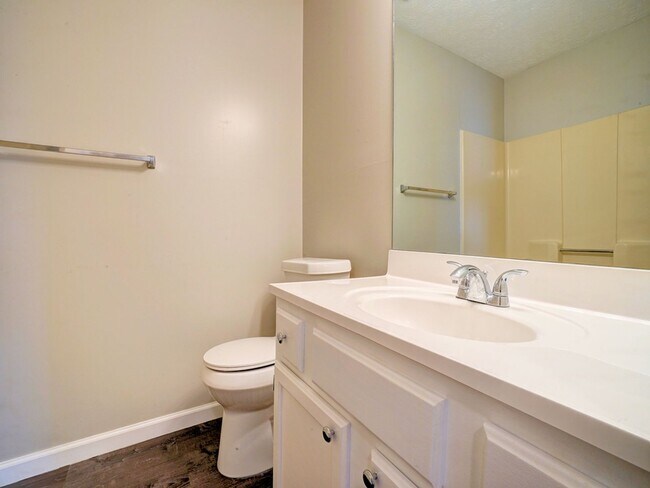Building Photo - Forest Meadows Apartments – Pet-Friendly w...