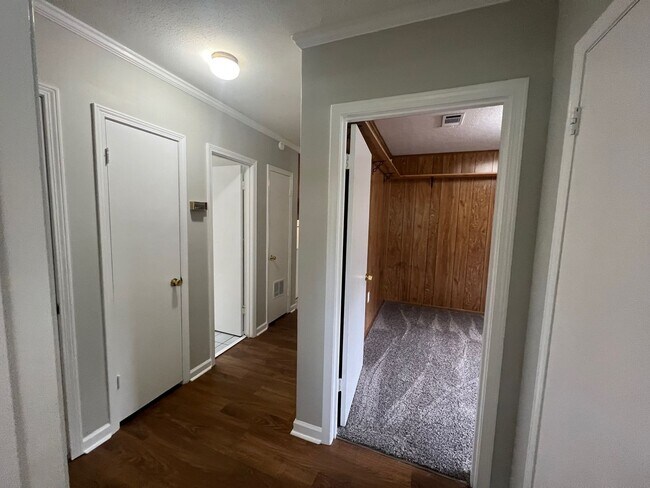 Building Photo - 3 bedroom 1 bathroom in Northport