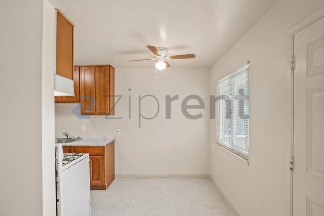 Building Photo - 7630 Lockwood St