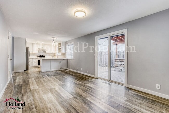 Building Photo - Charming Single-Level Hillsboro Home with Fenced Backyard!