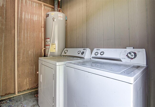 Building Photo - 2544 Sol Wilson Ave