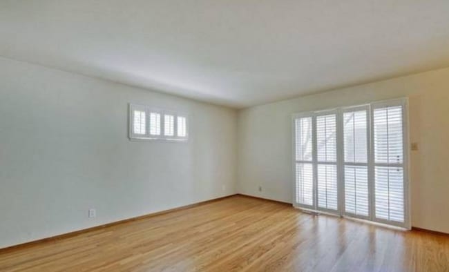 Building Photo - Beautifully Landscaped 4 Bed, 3 Bath Home- Close to Downtown!