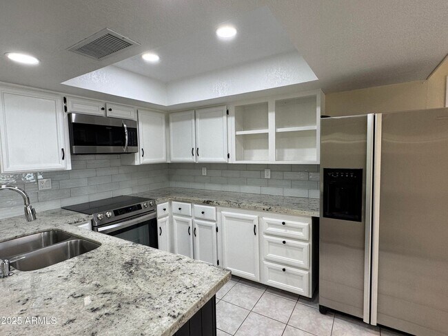Building Photo - 5502 W Frier Dr