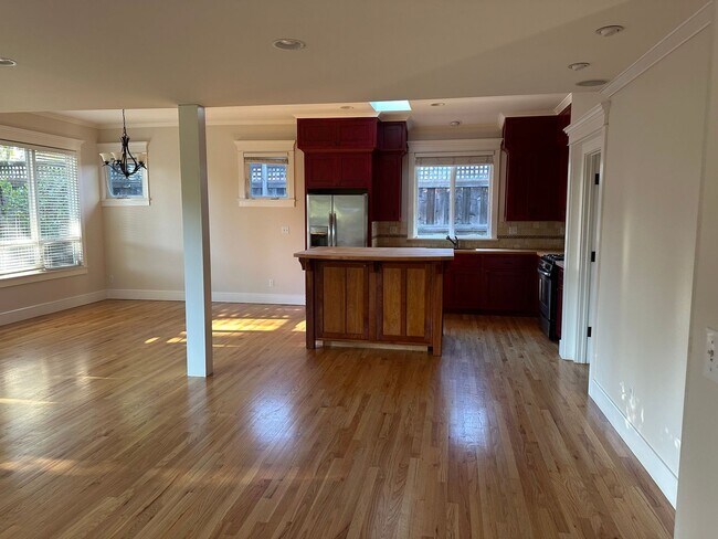 Building Photo - Buena Vista Rancher 4 bed /3 bath - Excell...