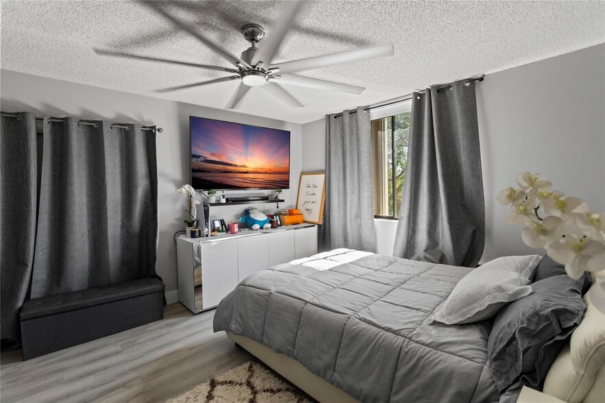 Building Photo - 22940 Oxford Pl