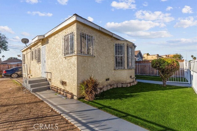 Building Photo - 600 W Century Blvd