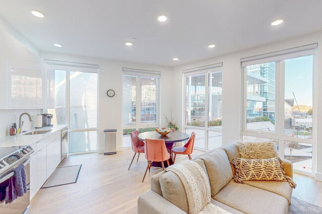 Building Photo - 38 Hichborn St