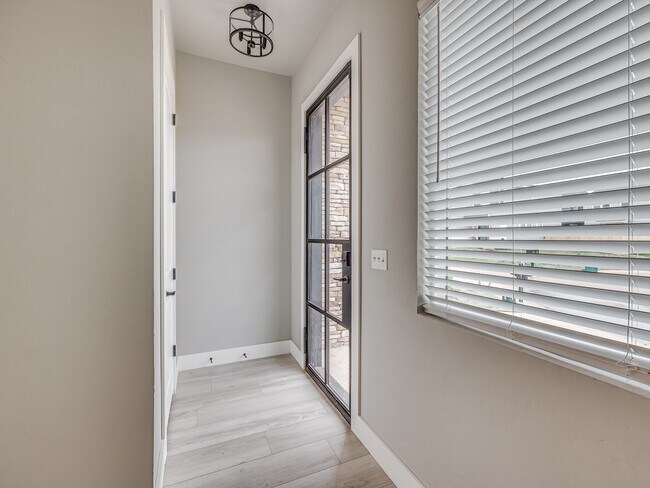 Building Photo - 13000 Maplewood Ave