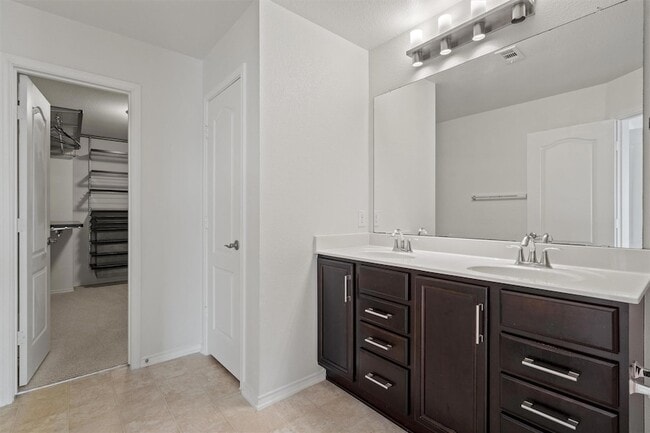 Building Photo - 12036 Pecangate Way