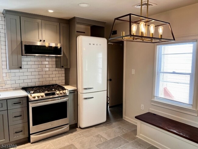 Building Photo - 51 Delaware St