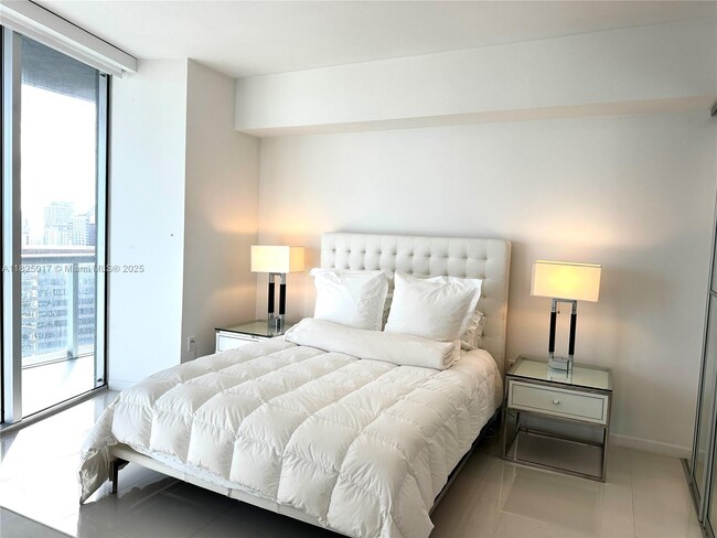 Building Photo - 475 Brickell Ave
