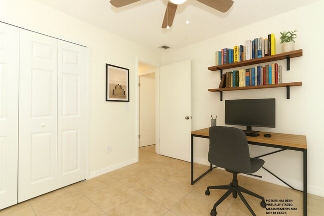 Building Photo - Sanford Home - 3/2 with garage and huge yard