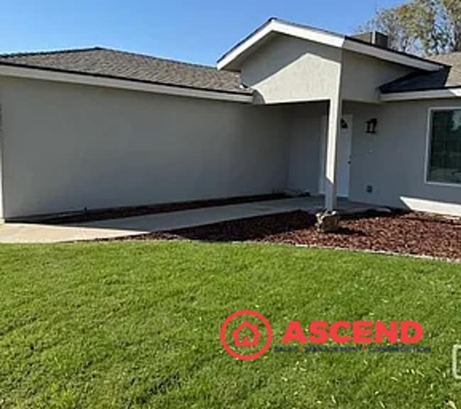 Building Photo - Beautiful 3 Berrom Home Off Manor St.