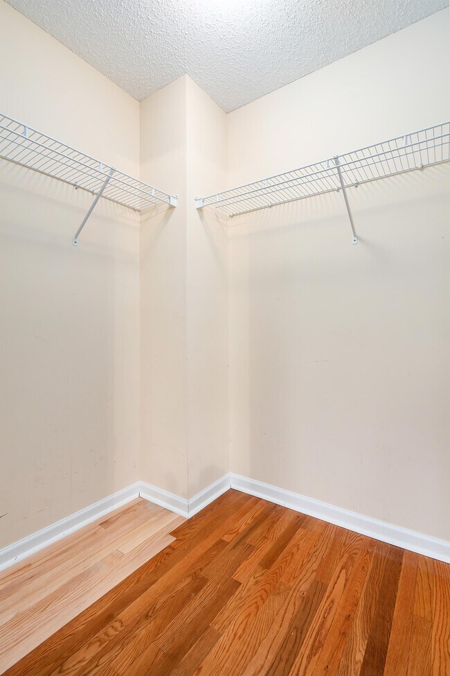 Building Photo - 117 Vancouver Rd