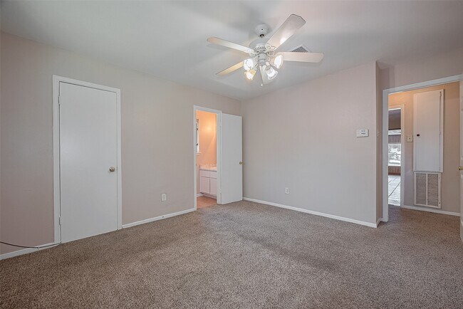 Building Photo - 3619 Kilkenny Dr