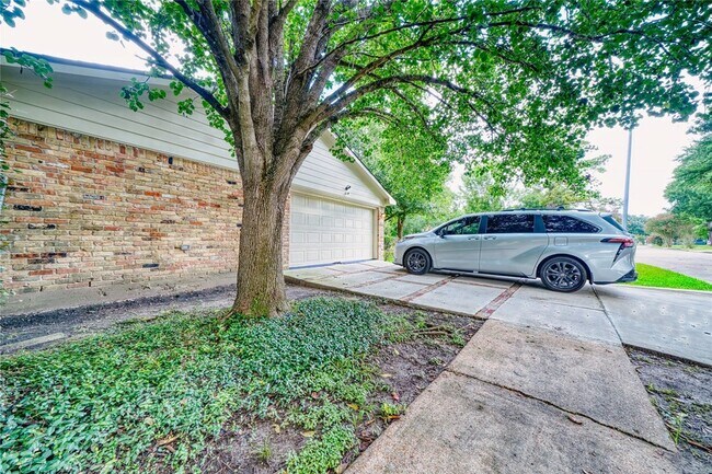Building Photo - 5911 Dawnridge Dr