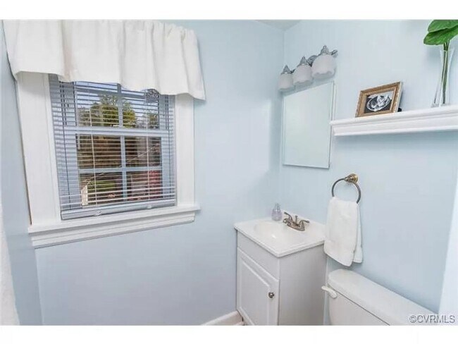 Building Photo - 3 BR / 2 BA Sunny renovated Cape Cod within walking distance to Bryan Park