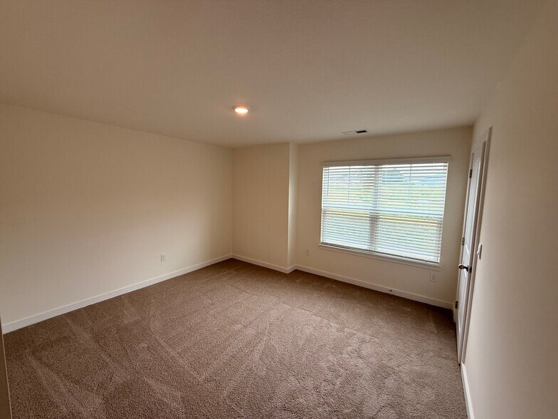 Building Photo - 6837 Beeler Rd