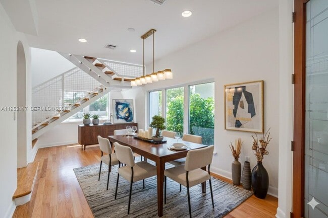 Building Photo - 527 SW 20th Rd