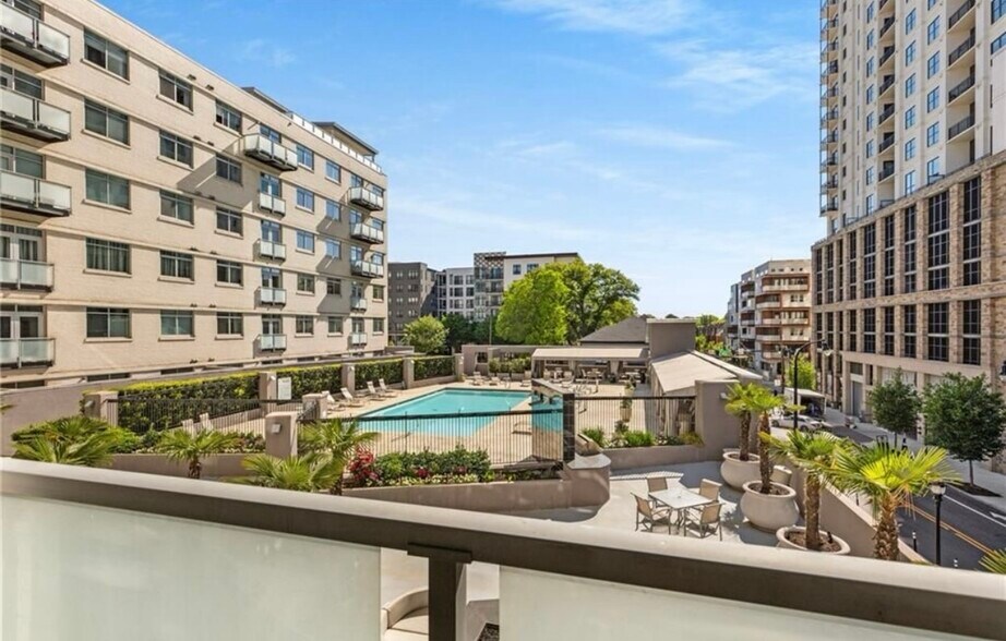 Pool/Patio/Grill - 805 Peachtree St NE