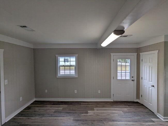 Building Photo - 202 Underwood Dr