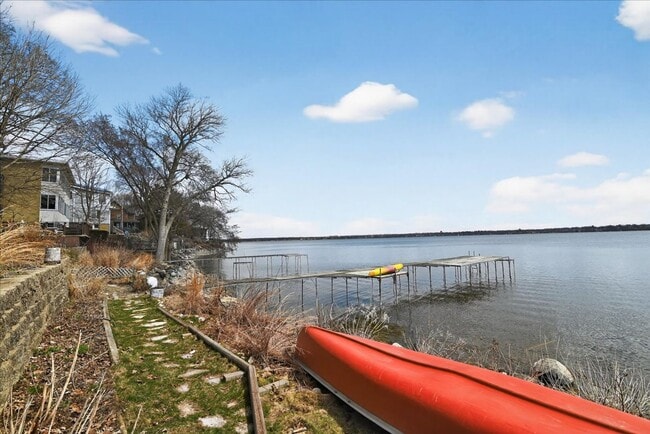 Building Photo - Urban Oasis on the Lake- Condo in Downtown Madison